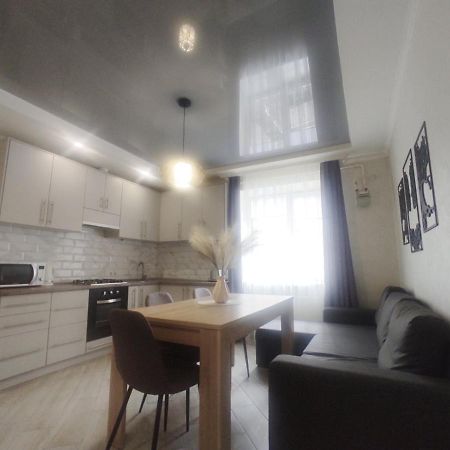 Апартаменти В Новобудові В Жк Фамілія Lviv Exterior photo